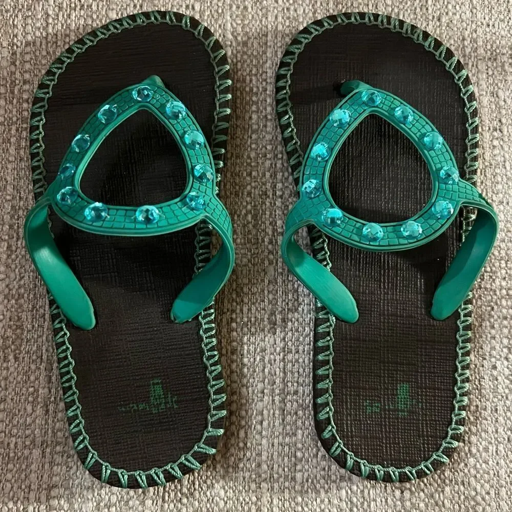 Adorable Sanuk teal rhinestone embellished girls sandals size 12/13